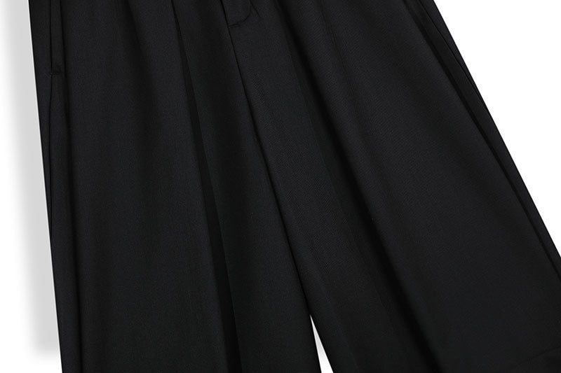 Pleated Baggy Shorts