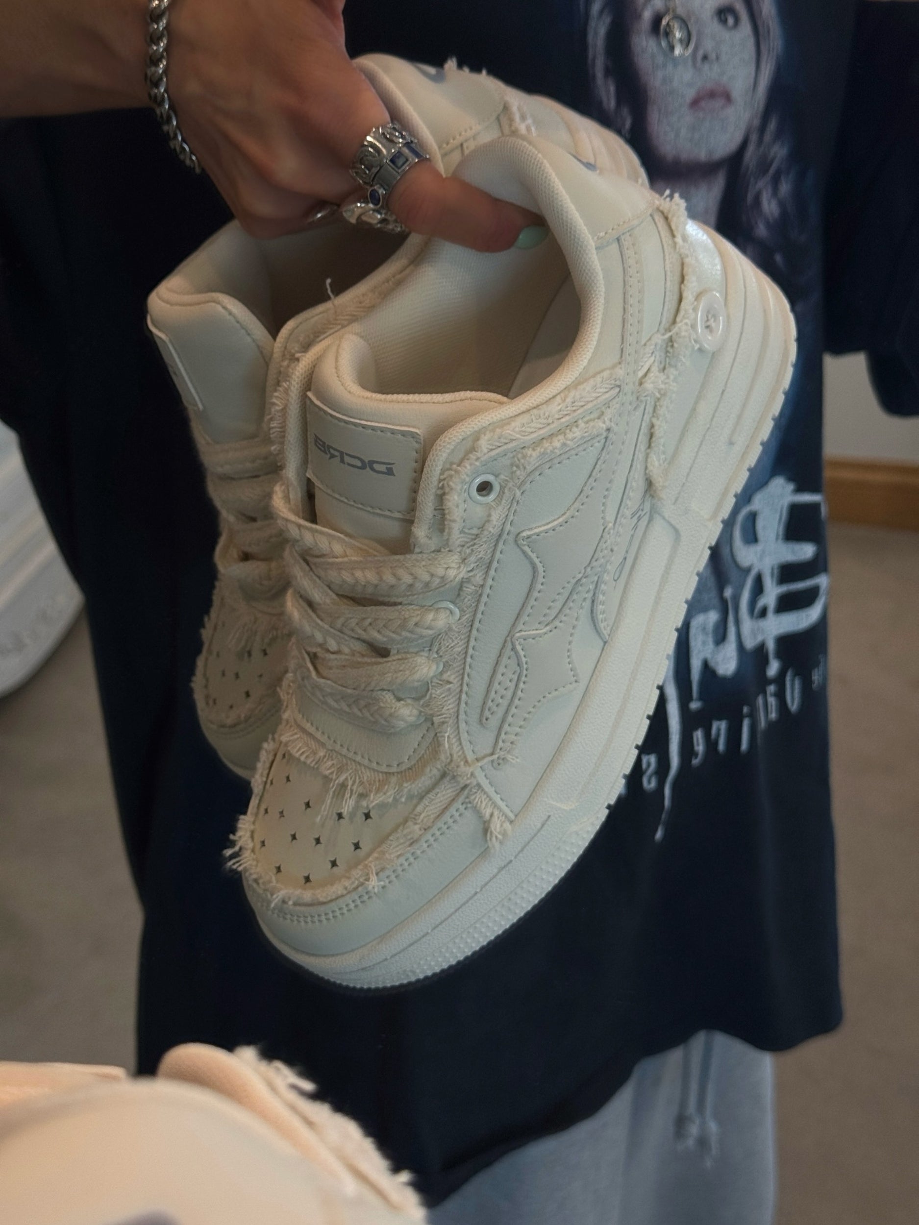 DCRB Broken Creme Sneakers