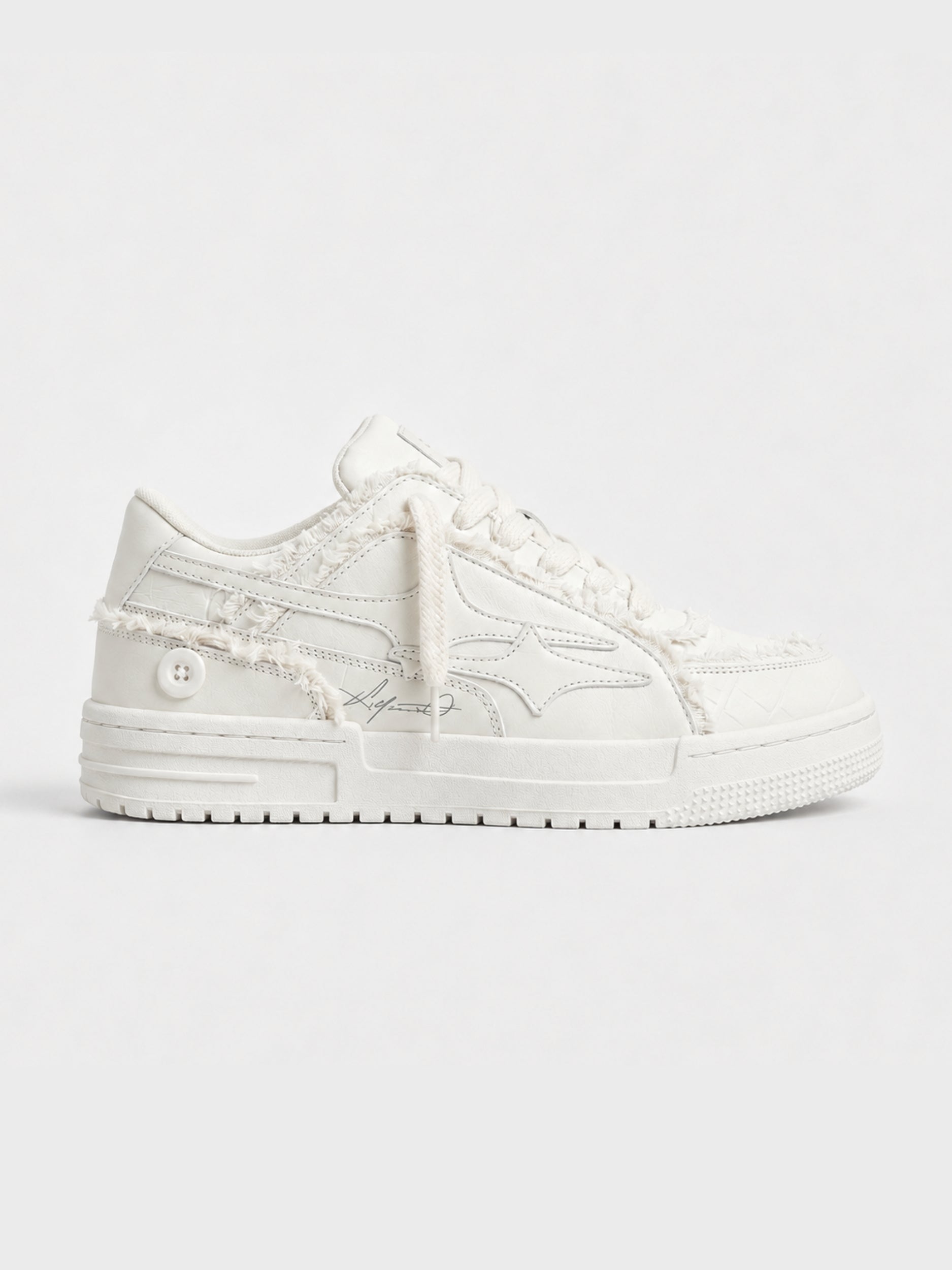 DCRB Broken Creme Sneakers