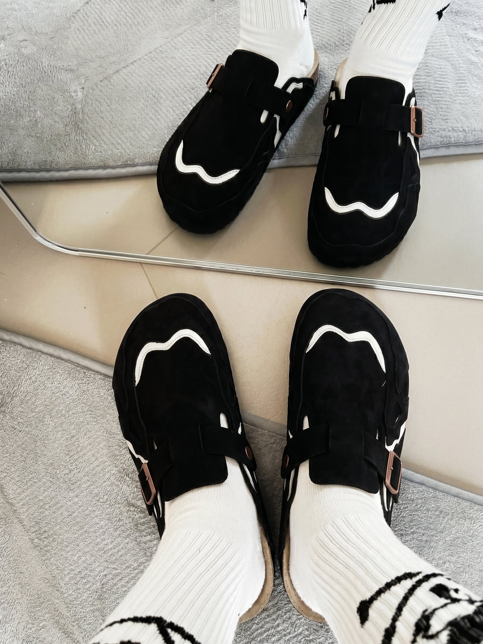 Wavey Clogs - Grey
