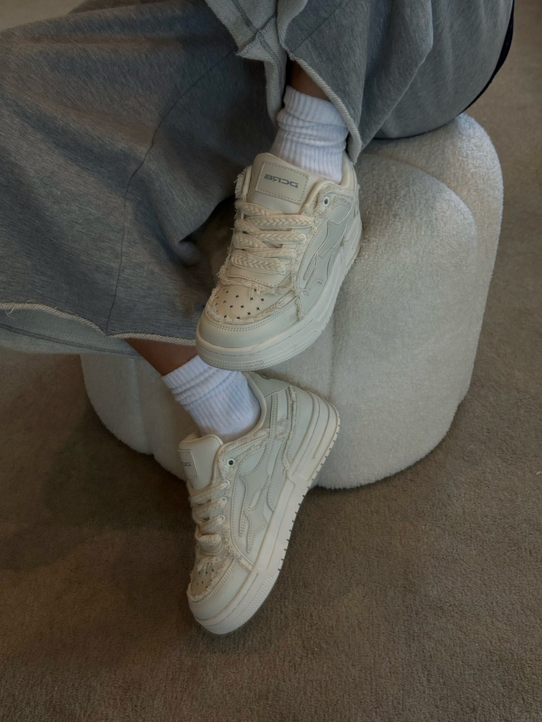 DCRB Broken Creme Sneakers