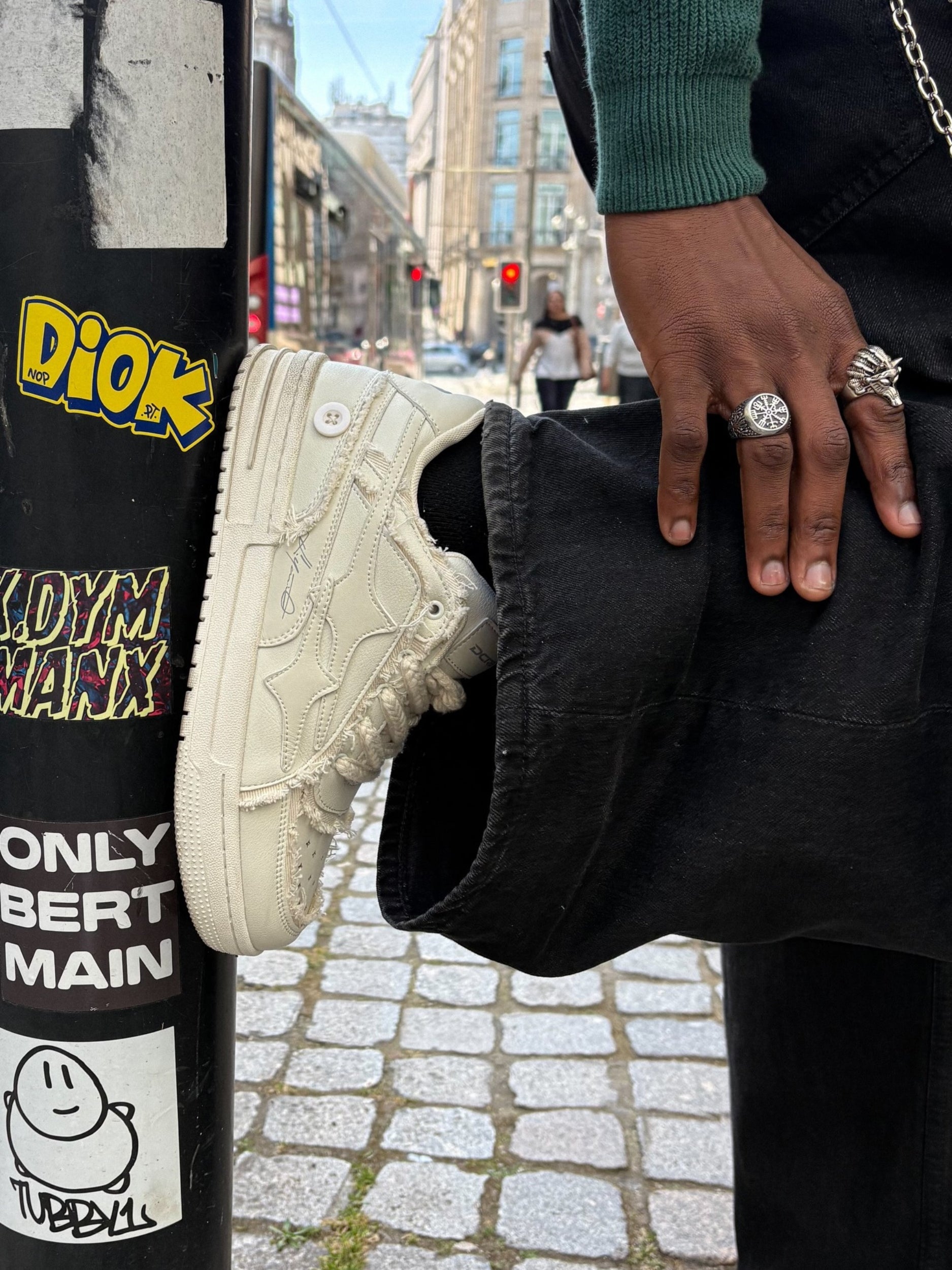 DCRB Broken Creme Sneakers
