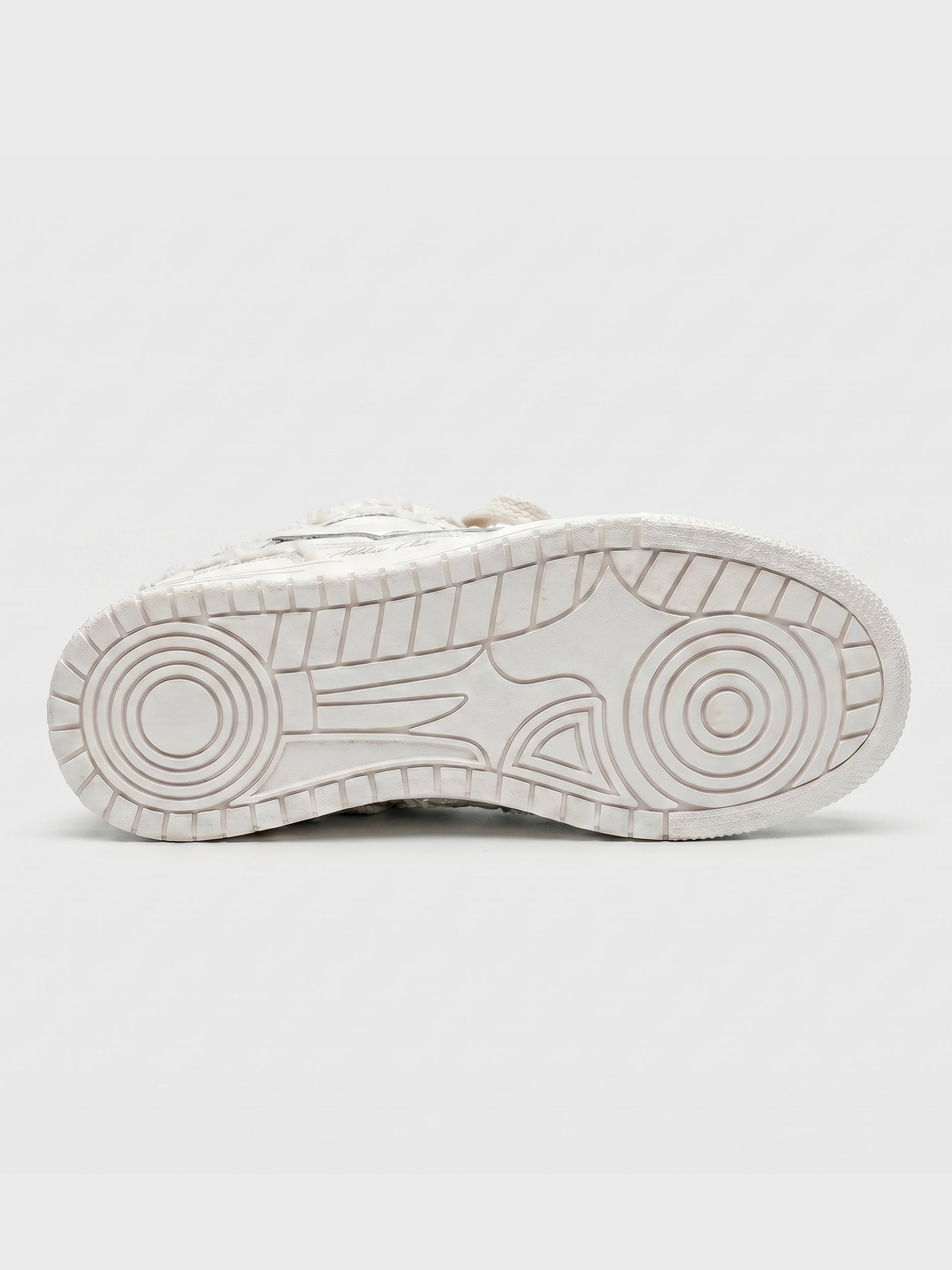 DCRB Broken Creme Sneakers
